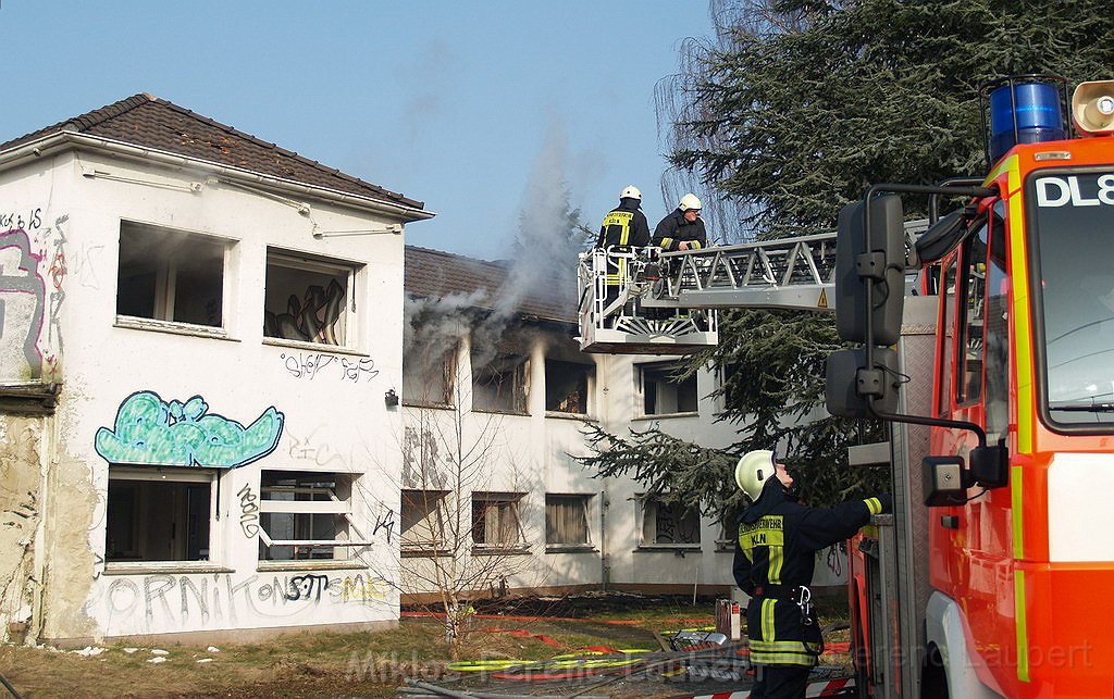 Feuer in leerstehenden Firmengebaeude Koeln Ostheim P12.JPG
